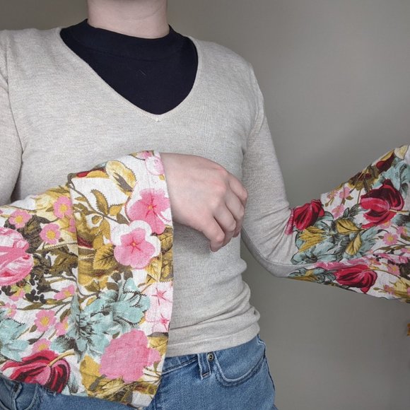 Floral Bell Sleeve 70s Style Boho Top - Picture 2 of 6